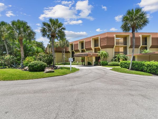 5188 Woodland Lakes Drive, Unit 332, Palm Beach Gardens, FL 33418