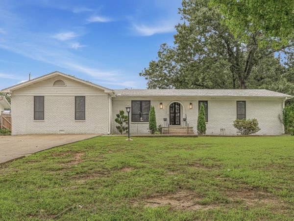 212 University, Jonesboro, AR 72401