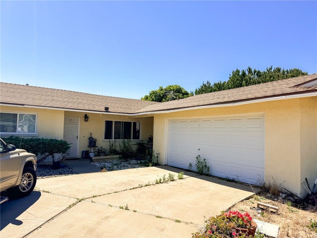 335 Mooncrest, Santa Maria, CA 93455 Main Photo