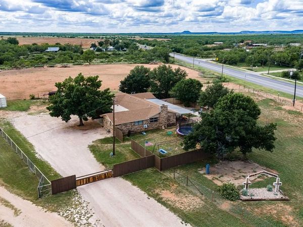 616 W Main Street, Bronte, TX 76933