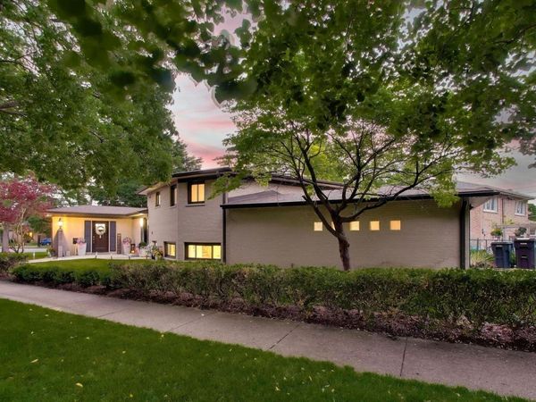 8864 E Prairie Road , Skokie, IL 60076