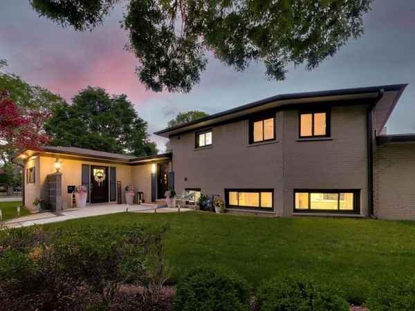 8864 E Prairie Road , Skokie, IL 60076