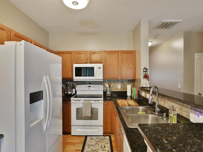 643 Grove Circle, Unit 2702, Columbus, OH 43230 Photo 11
