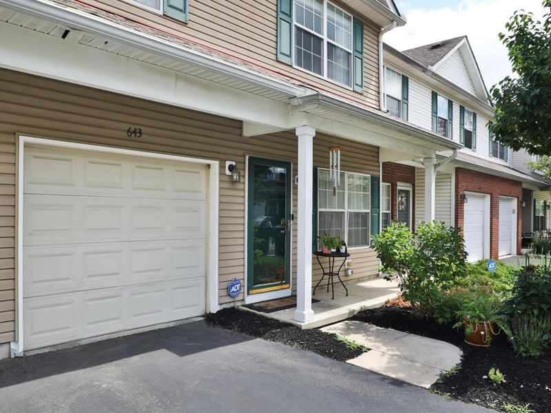 643 Grove Circle, Unit 2702, Columbus, OH 43230 Photo 2
