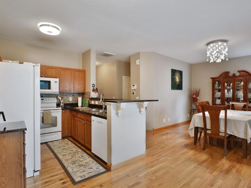 643 Grove Circle, Unit 2702, Columbus, OH 43230 Photo 8