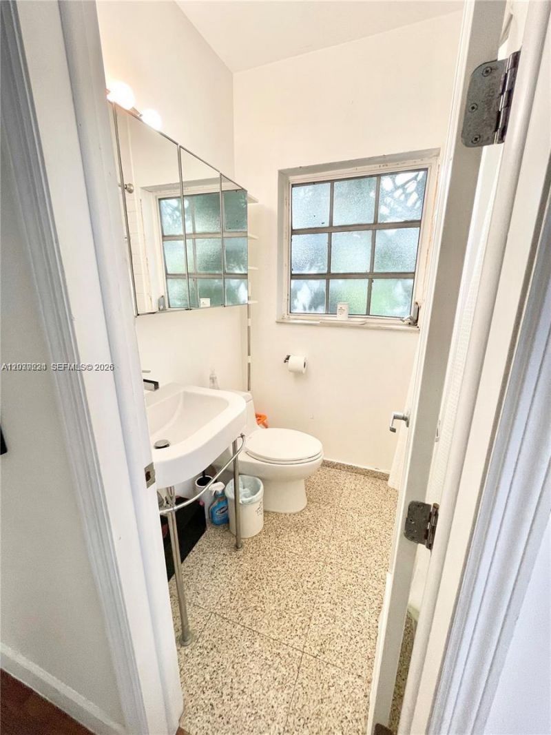 439 15th St, Unit 18, Miami Beach, FL 33139 Photo