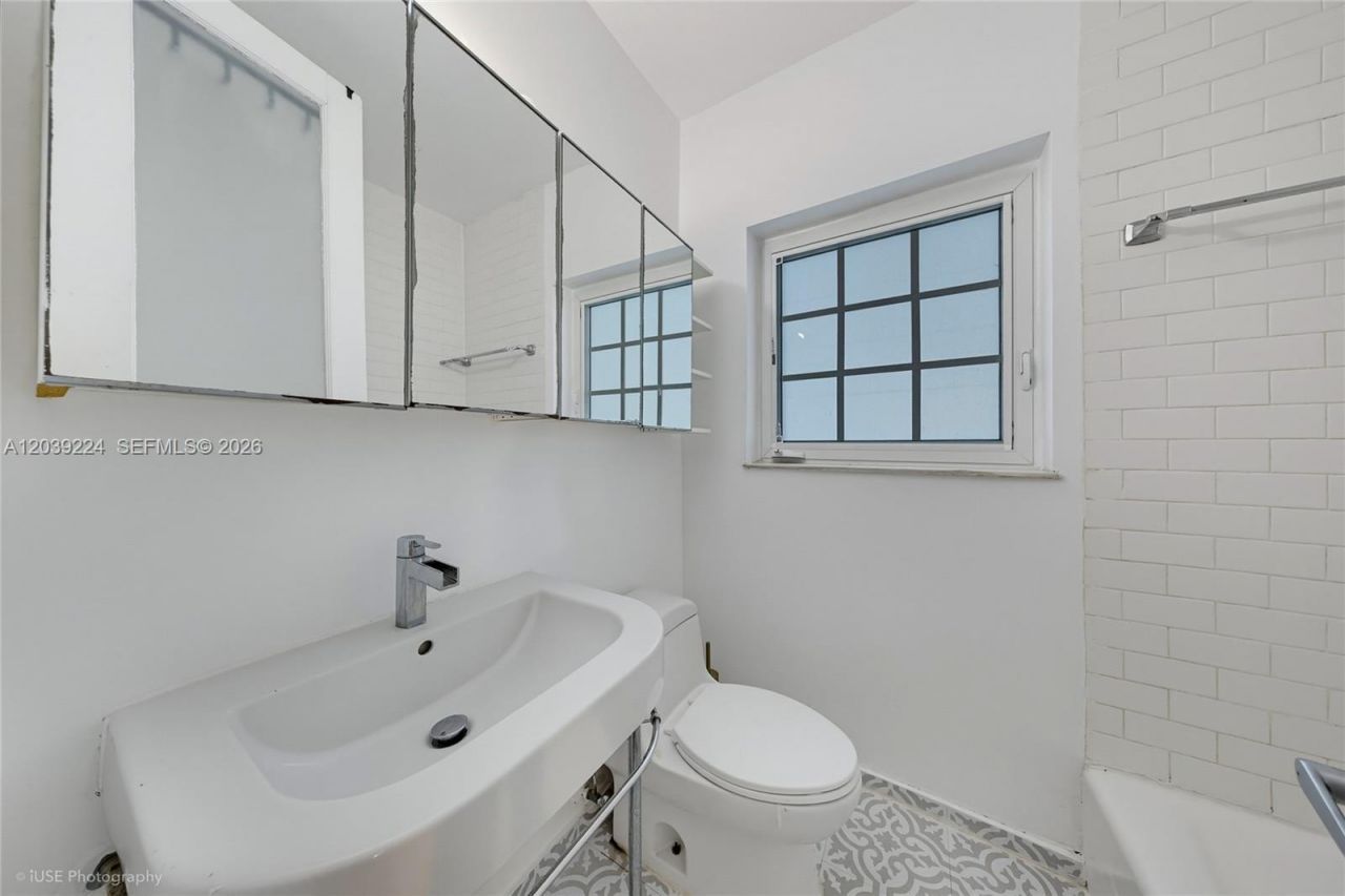 439 15th St, Unit 18, Miami Beach, FL 33139 Photo