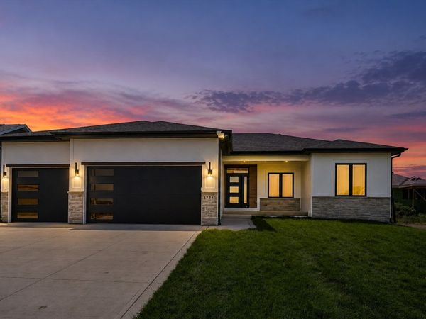 17530 Northview Drive, Urbandale, IA 50323