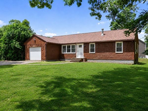 1096 Taunton Ave, Seekonk, MA 02771