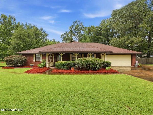 232 White , Florence, MS 39073