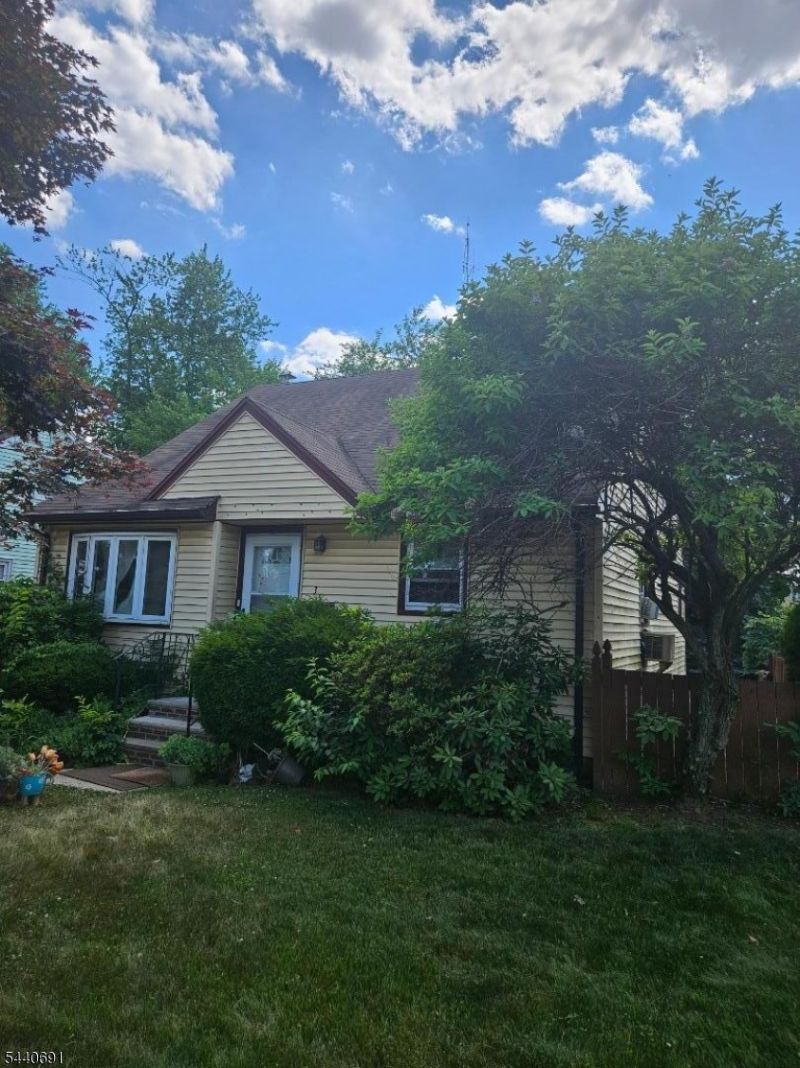 33 Brokaw Blvd, Plainfield, NJ 07063 Main Photo
