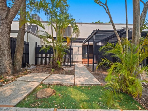 1391 E Golfview Drive, Unit 1391, Pembroke Pines, FL 33026