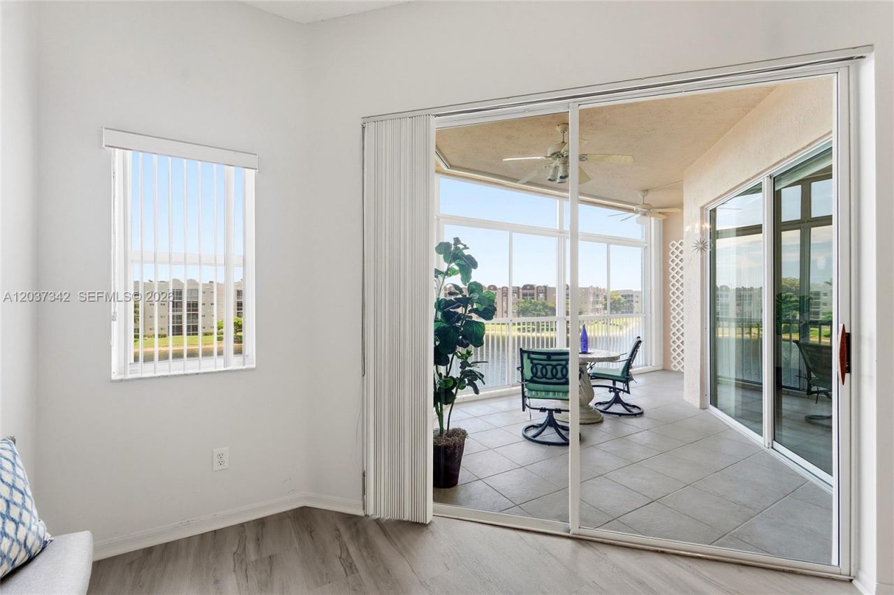 7478 Granville Dr, Unit 406, Tamarac, FL 33321 Photo