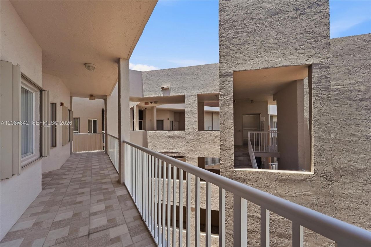 7478 Granville Dr, Unit 406, Tamarac, FL 33321 Photo