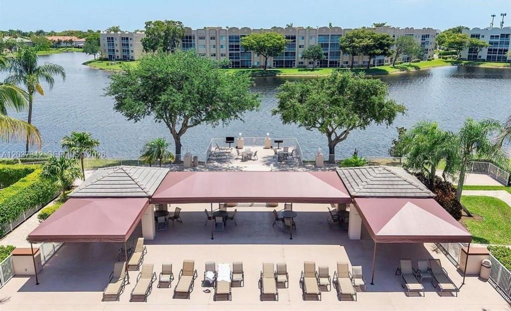 7478 Granville Dr, Unit 406, Tamarac, FL 33321 Photo