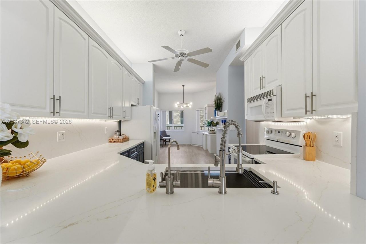7478 Granville Dr, Unit 406, Tamarac, FL 33321 Photo