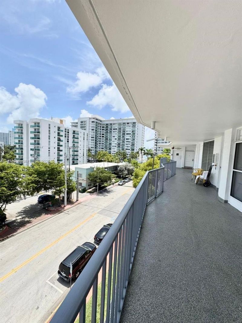 1100 Alton Rd , Unit 5D, Miami Beach, FL 33139 Photo