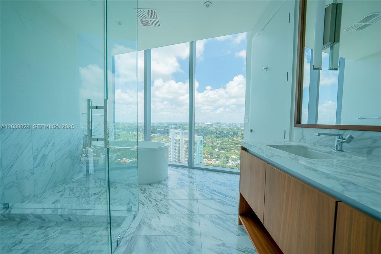 175 SE 25th Rd , Unit 2704, Miami, FL 33129 Photo