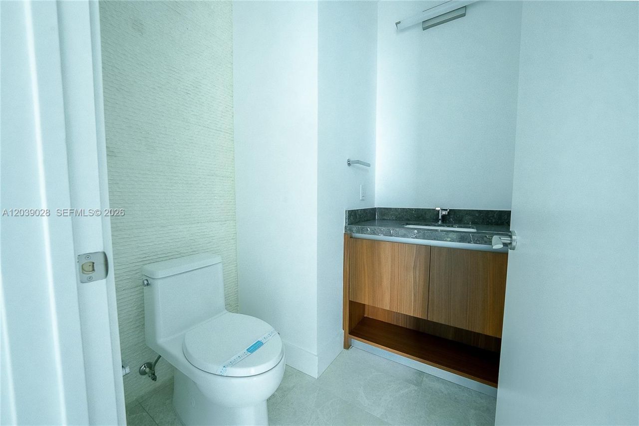 175 SE 25th Rd , Unit 2704, Miami, FL 33129 Photo