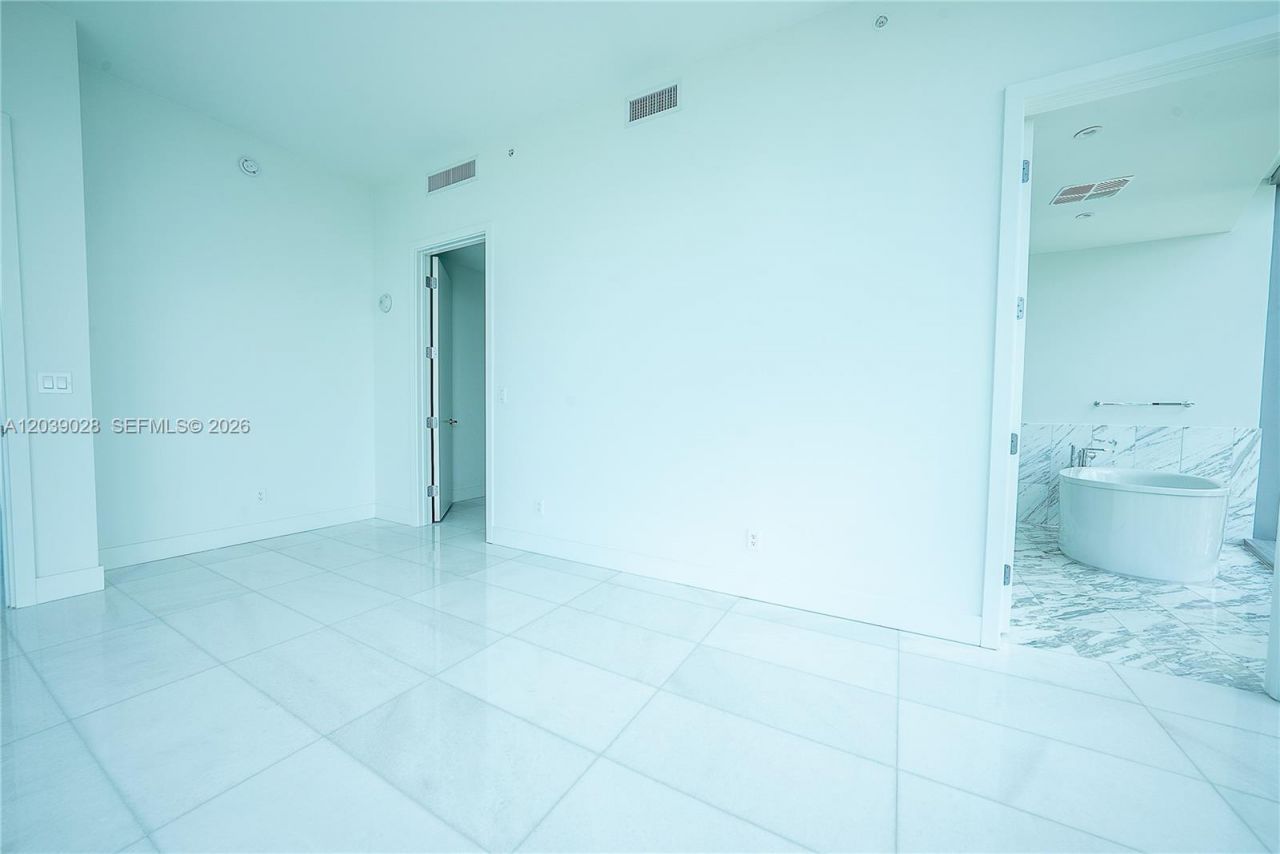 175 SE 25th Rd , Unit 2704, Miami, FL 33129 Photo