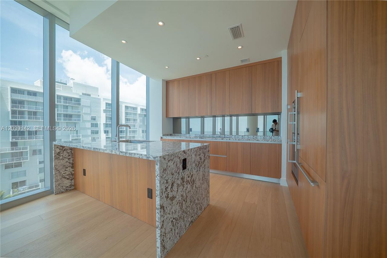 175 SE 25th Rd , Unit 702, Miami, FL 33129 Photo