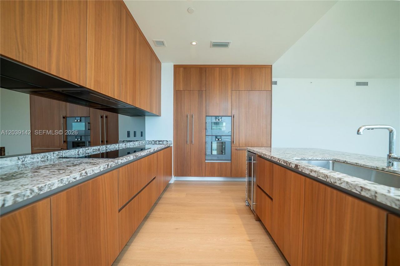 175 SE 25th Rd , Unit 702, Miami, FL 33129 Photo
