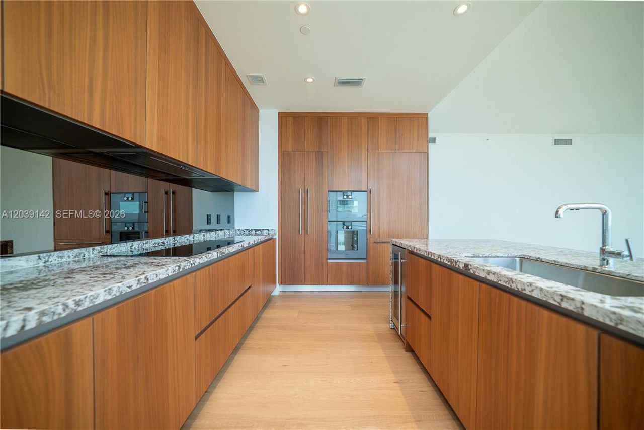 175 SE 25th Rd , Unit 702, Miami, FL 33129 Photo