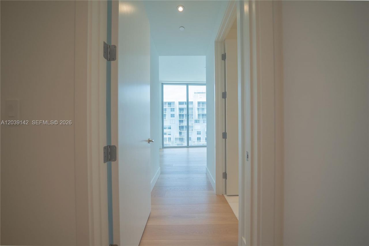 175 SE 25th Rd , Unit 702, Miami, FL 33129 Photo