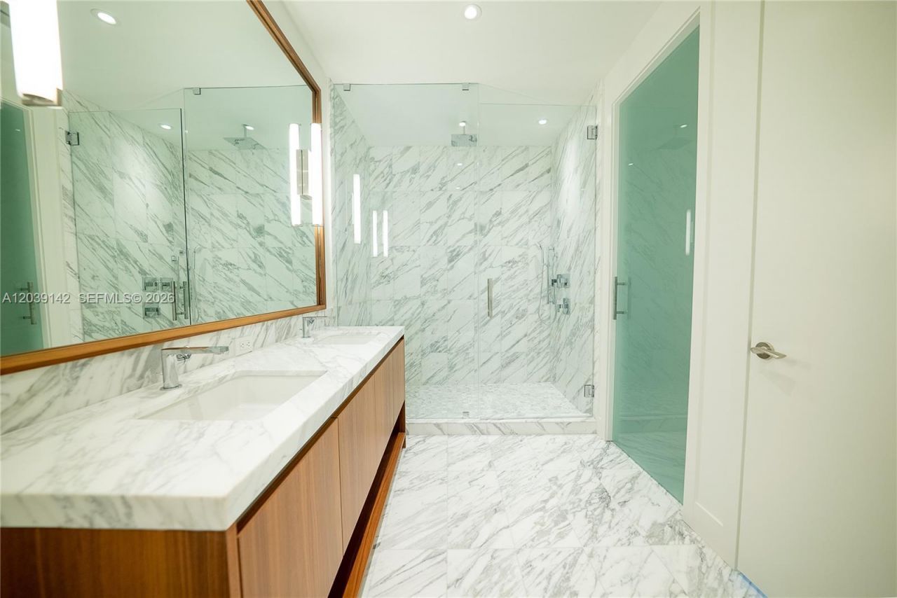 175 SE 25th Rd , Unit 702, Miami, FL 33129 Photo