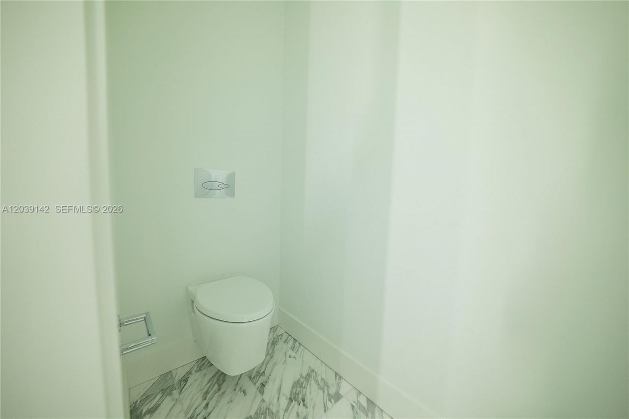 175 SE 25th Rd , Unit 702, Miami, FL 33129 Photo
