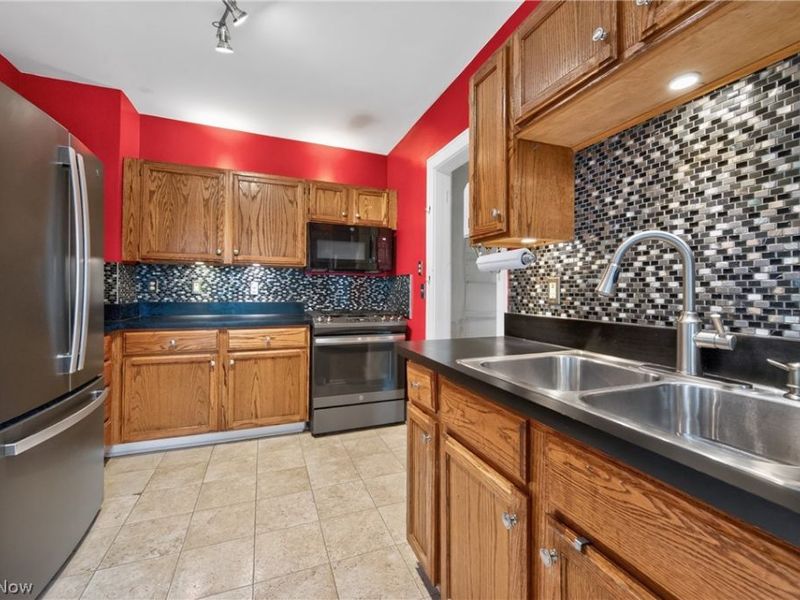 2223 Carabel Avenue , Lakewood, OH 44107 Photo 7