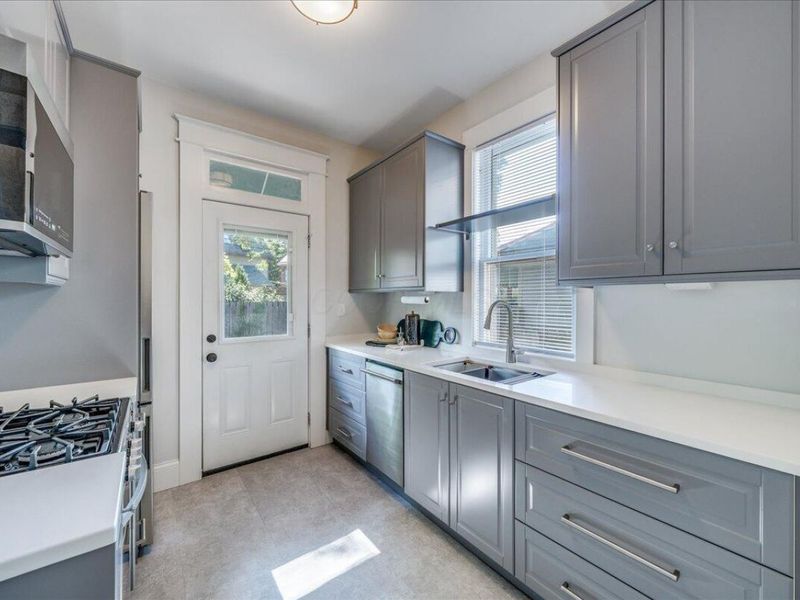 992 Delaware Avenue, Columbus, OH 43201 Photo 11