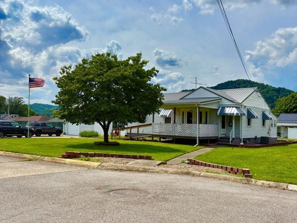309 North 3rd. Avenue, Paden City, WV 26159