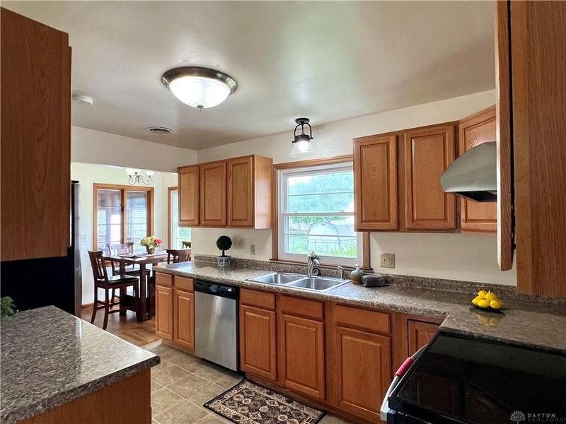 1303 Croydon Road, Troy, OH 45373 Photo 9