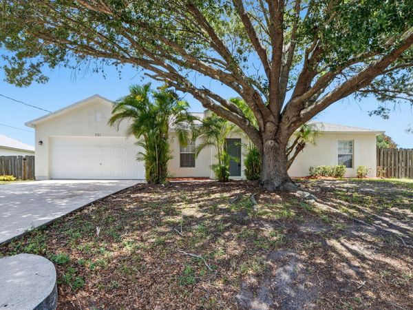 201 SW Amesbury Avenue, Port St. Lucie, FL 34953