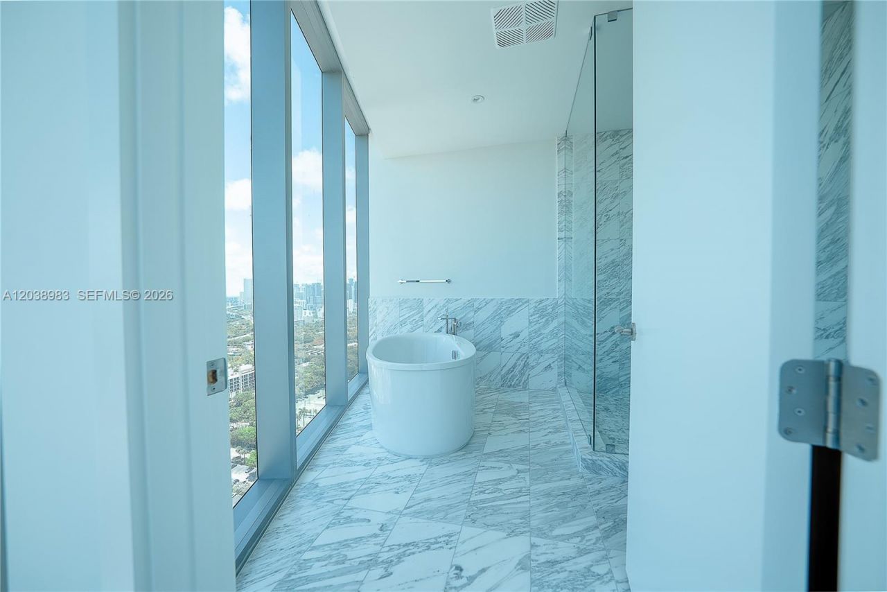 175 SE 25th Rd , Unit 2703, Miami, FL 33129 Photo