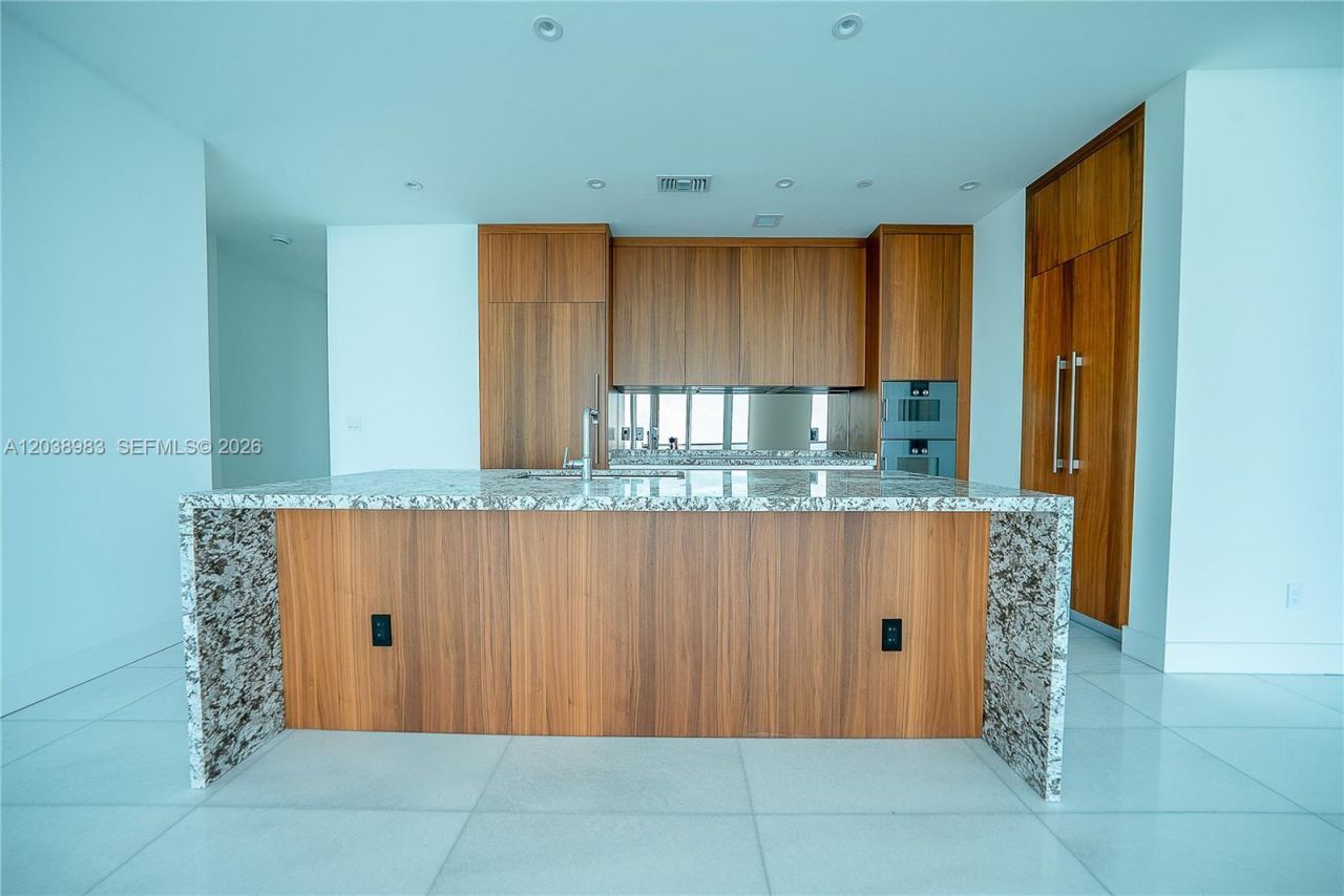175 SE 25th Rd , Unit 2703, Miami, FL 33129 Photo