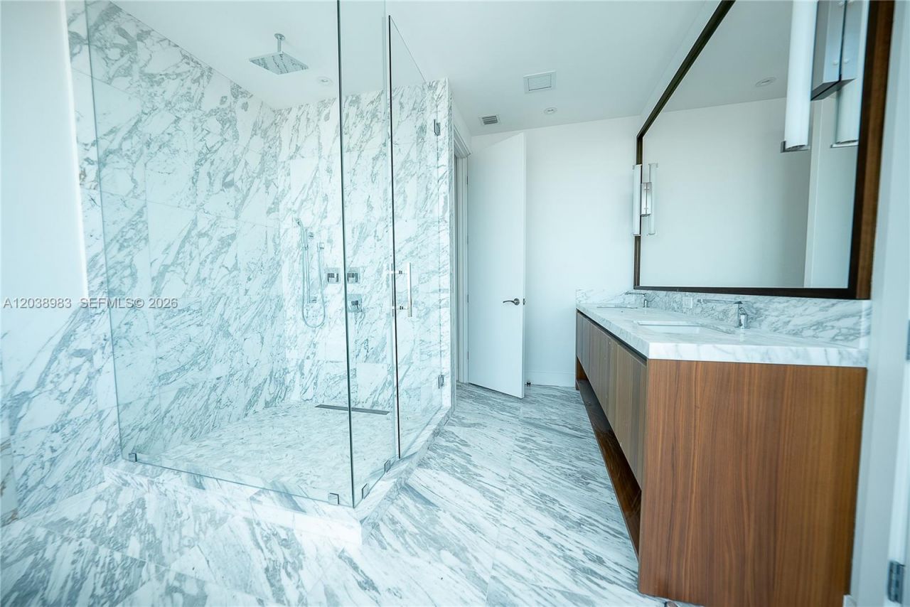 175 SE 25th Rd , Unit 2703, Miami, FL 33129 Photo