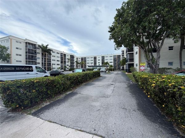 220 SW 9th Ave, Unit 402, Hallandale Beach, FL 33009