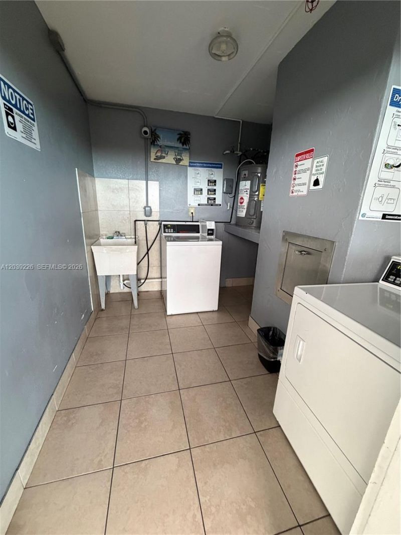220 SW 9th Ave, Unit 402, Hallandale Beach, FL 33009 Photo