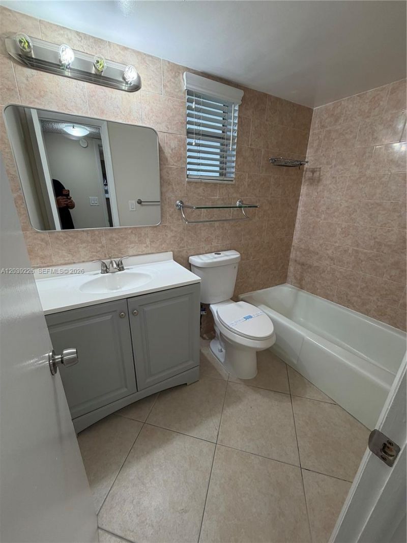 220 SW 9th Ave, Unit 402, Hallandale Beach, FL 33009 Photo