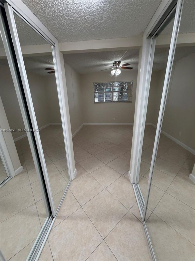 220 SW 9th Ave, Unit 402, Hallandale Beach, FL 33009 Photo