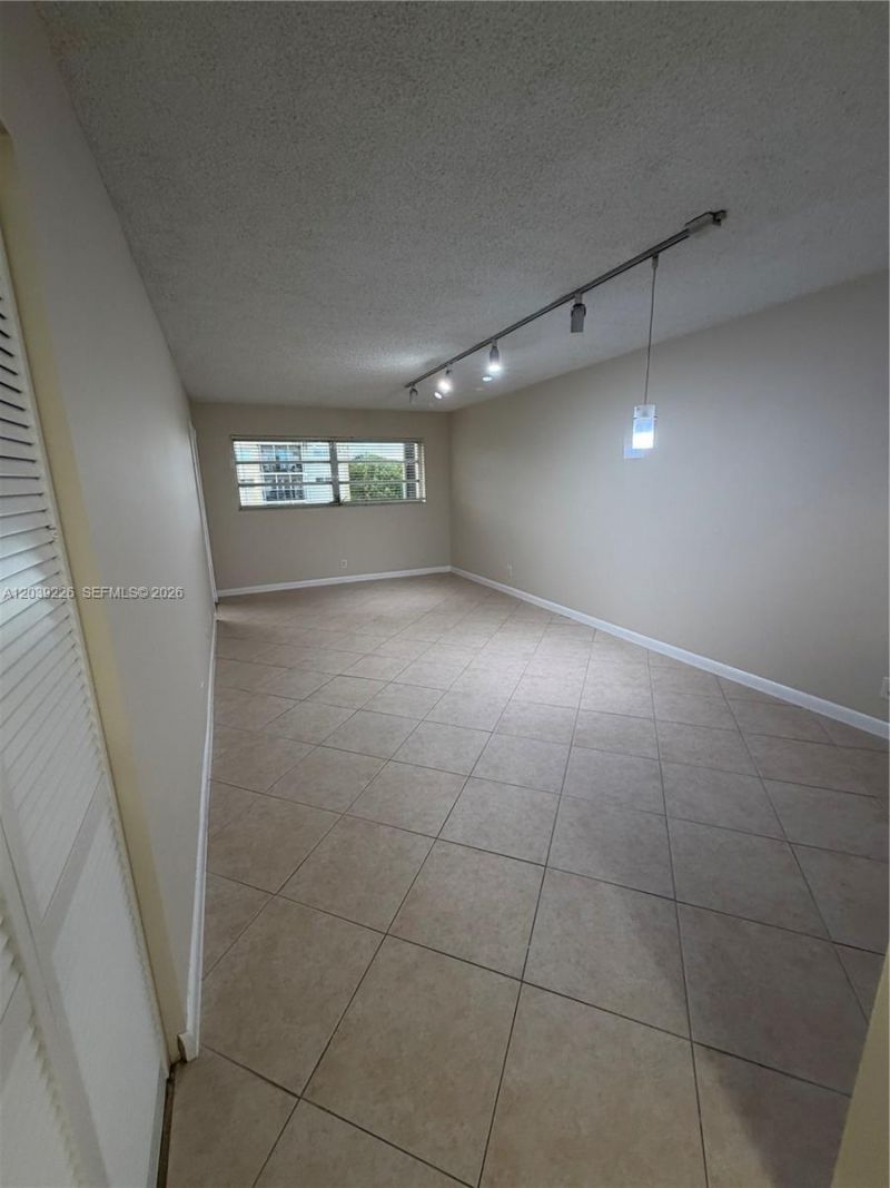 220 SW 9th Ave, Unit 402, Hallandale Beach, FL 33009 Photo