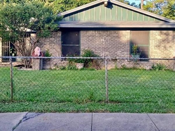 1670 Bending Oaks Trail, Dallas, TX 75217