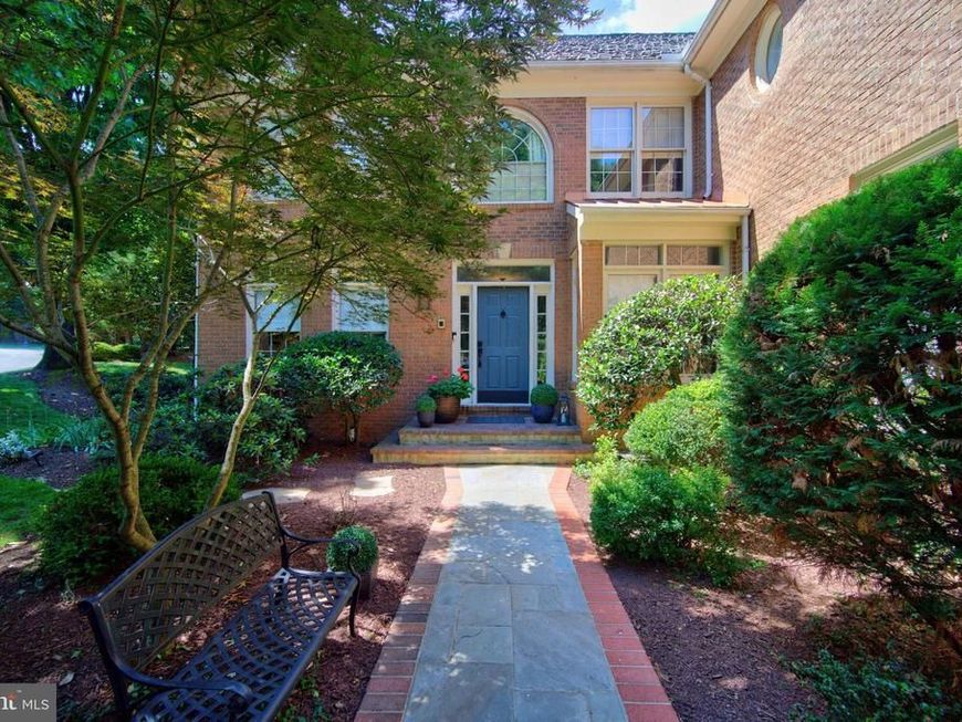 9110 Willow Gate Lane, Bethesda, MD 20817 Main Photo