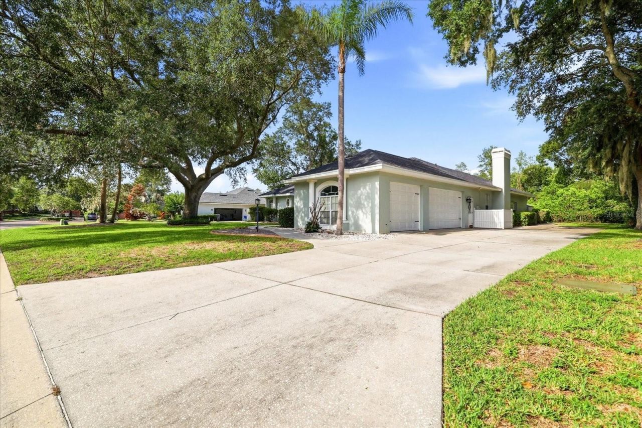 6636 Royal Forest Drive, Lakeland, FL 33811 Photo