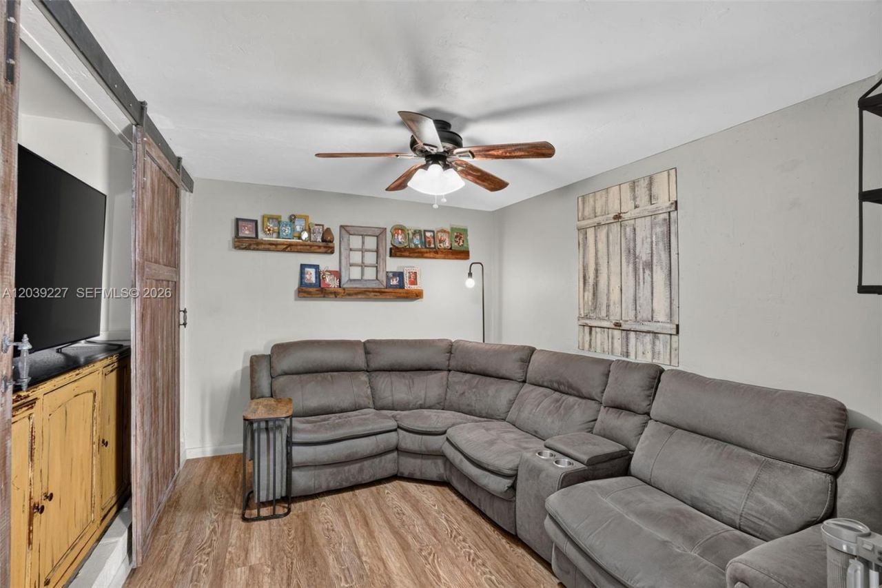 11300 SW 40th St, Miami, FL 33165 Photo