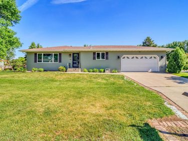 2206 Chancery Street S, Moorhead, MN 56560
