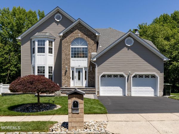 19 Trish Court, Matawan, NJ 07747