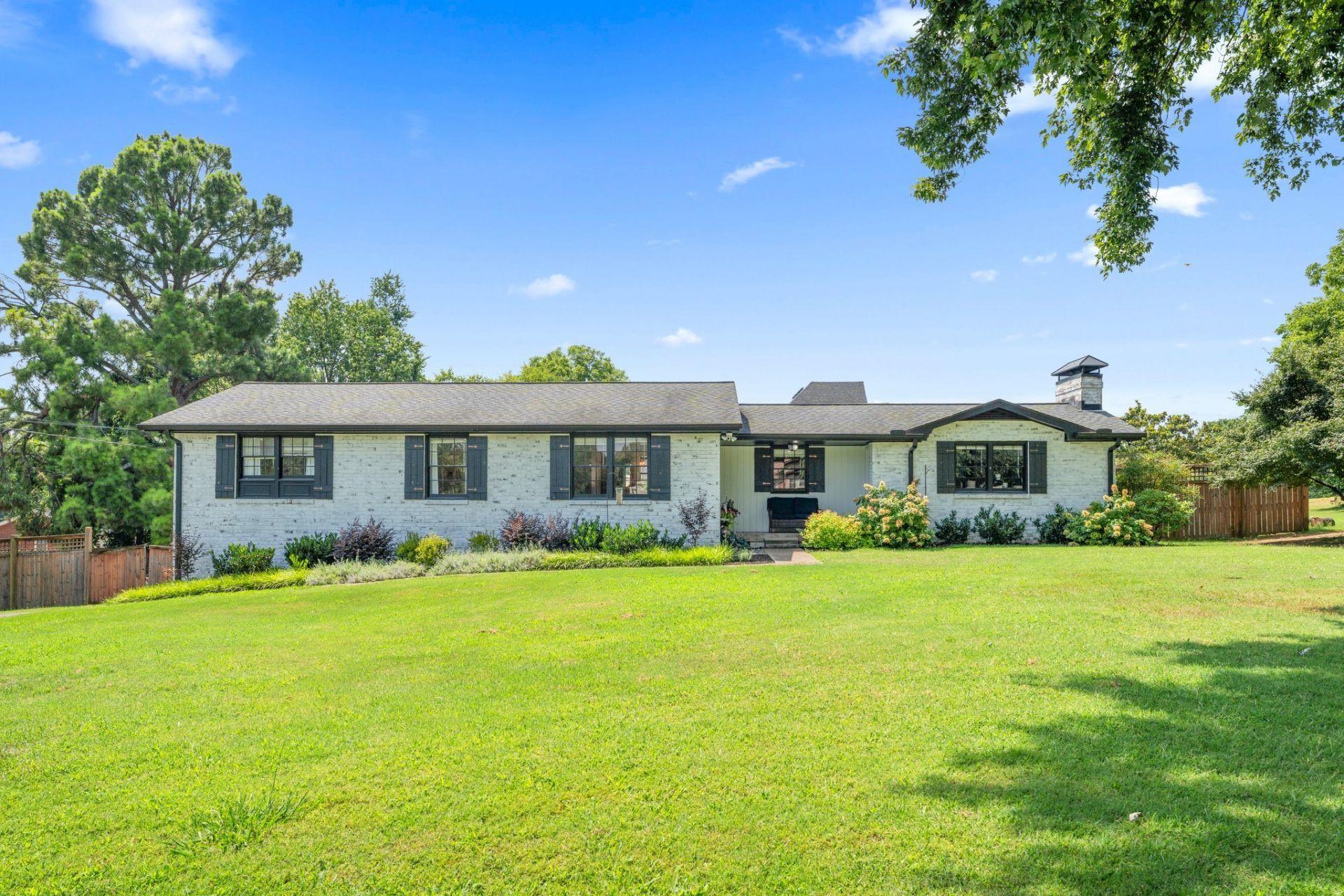 2460 Fairbrook Dr, Nashville, TN 37214 Main Photo